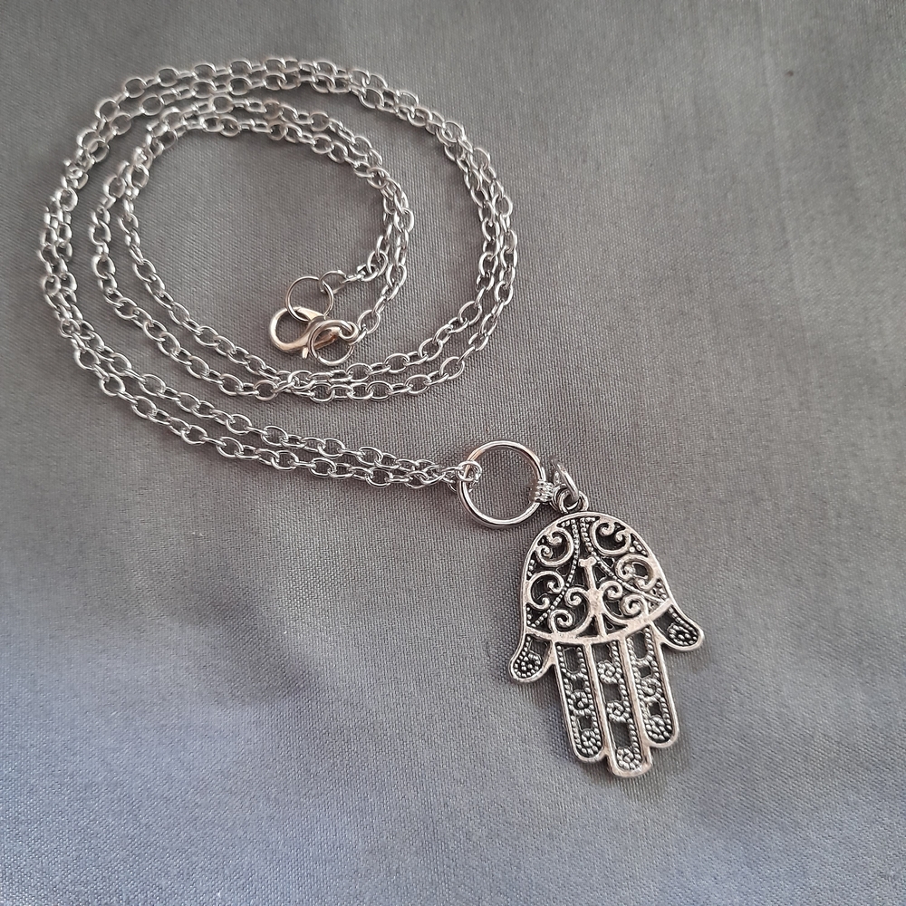 Elegant Silver Hamsa Pendant Necklace